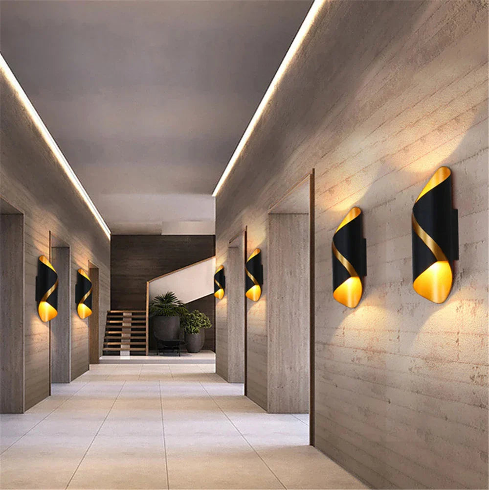 AquaGlow - Lâmpada Exterior LED Resistente à Água