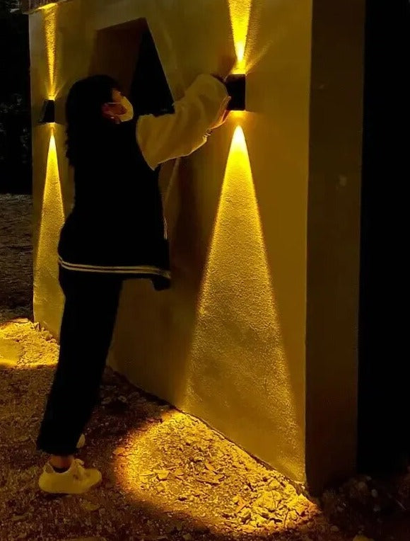 FenceGleam - Illuminazione LED per Recinzione da Giardino