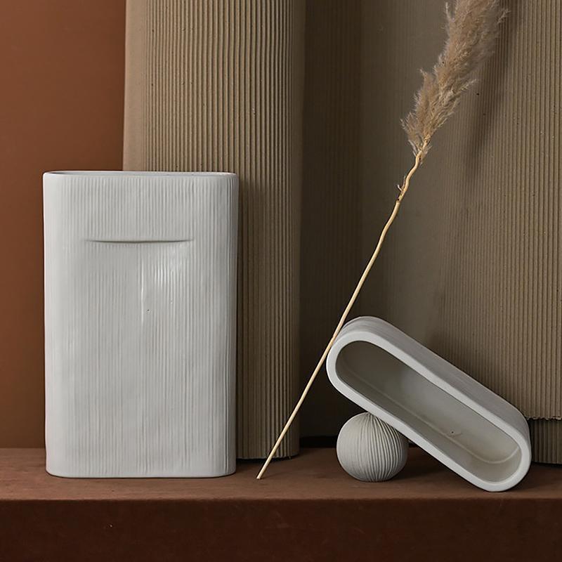 Vasi da fiori in ceramica ovale bianchi a righe, 2 pezzi