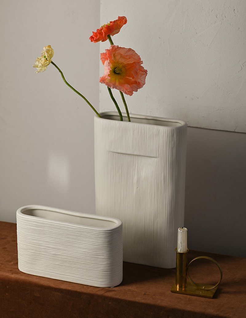 Vasi da fiori in ceramica ovale bianchi a righe, 2 pezzi
