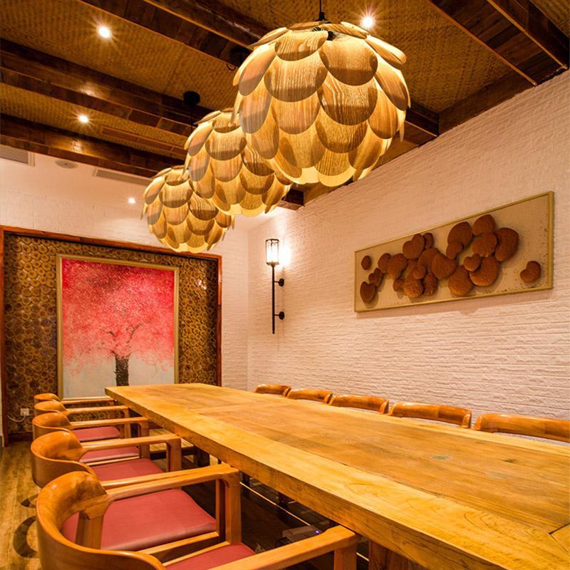 Lampada a sospensione rustica a forma di ananas in legno