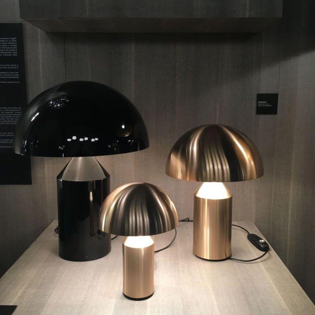 Luna Candeeiro de Mesa Metálico - Iluminação Moderna