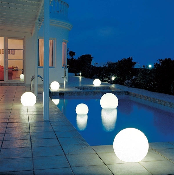 Luz de jardim em forma de bola