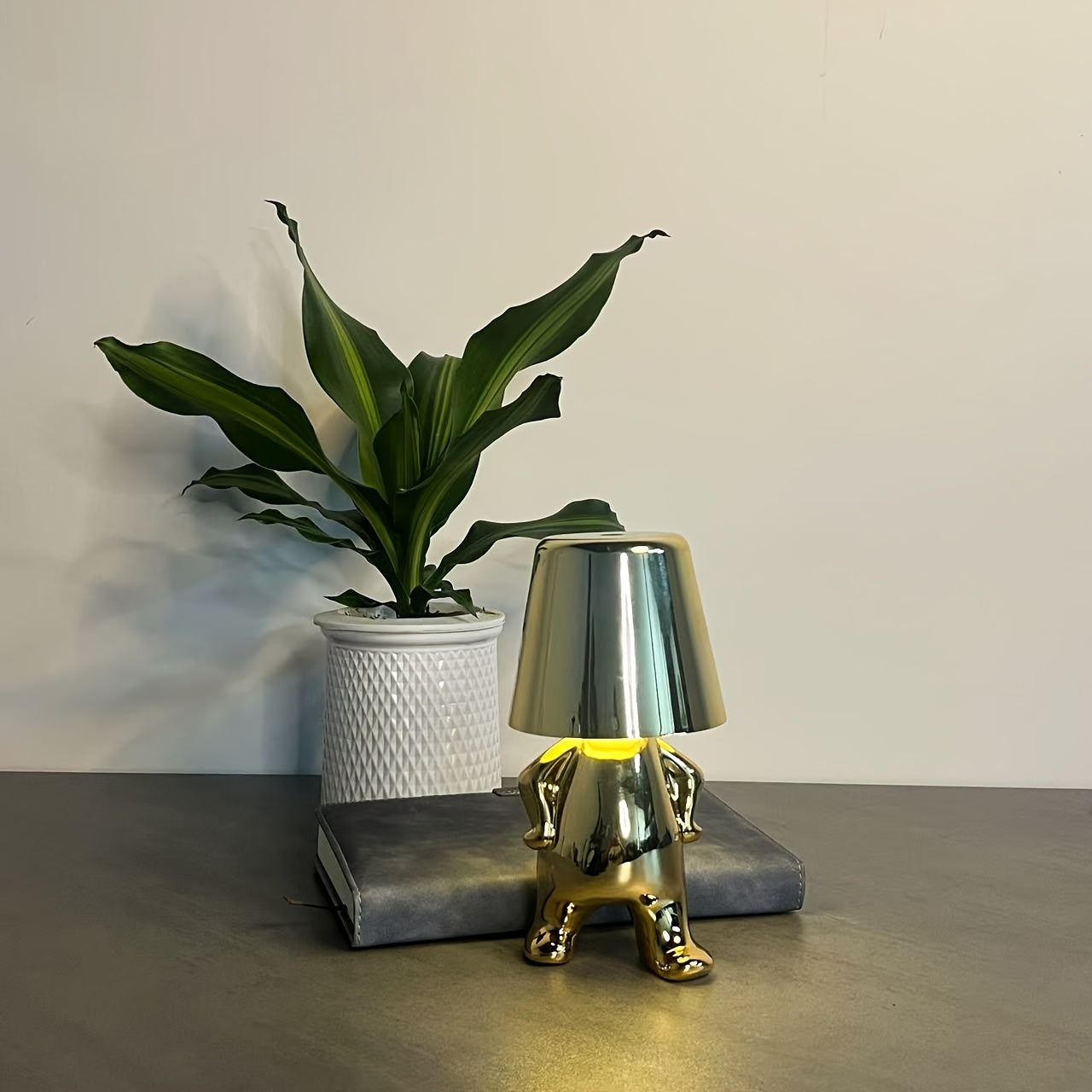 LuminAura - LED Table Lamp with Rechargeable Battery and Dimmable Color Temperatures