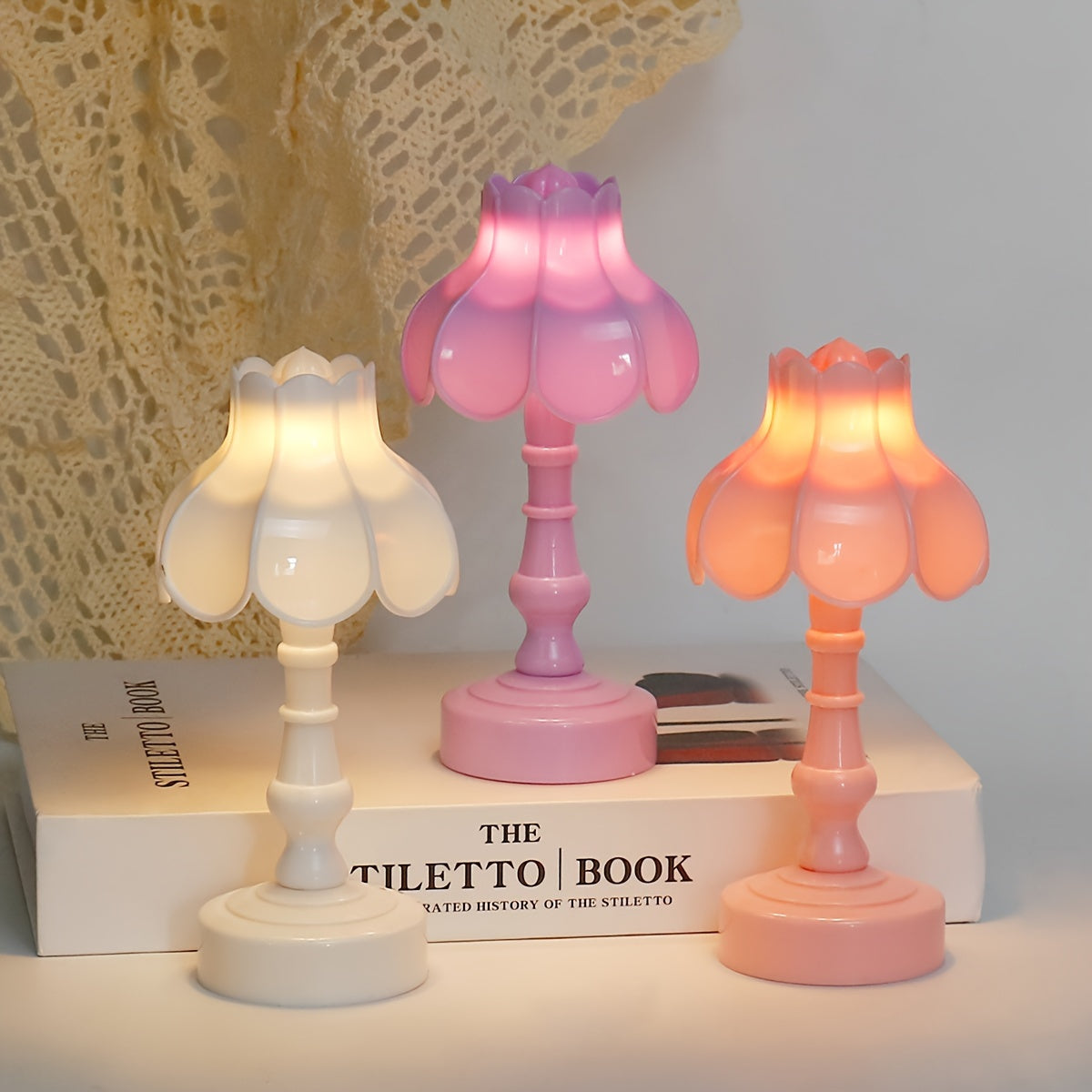 UmbrellaGlow - Charming Mini Table Lamp in Vintage Style