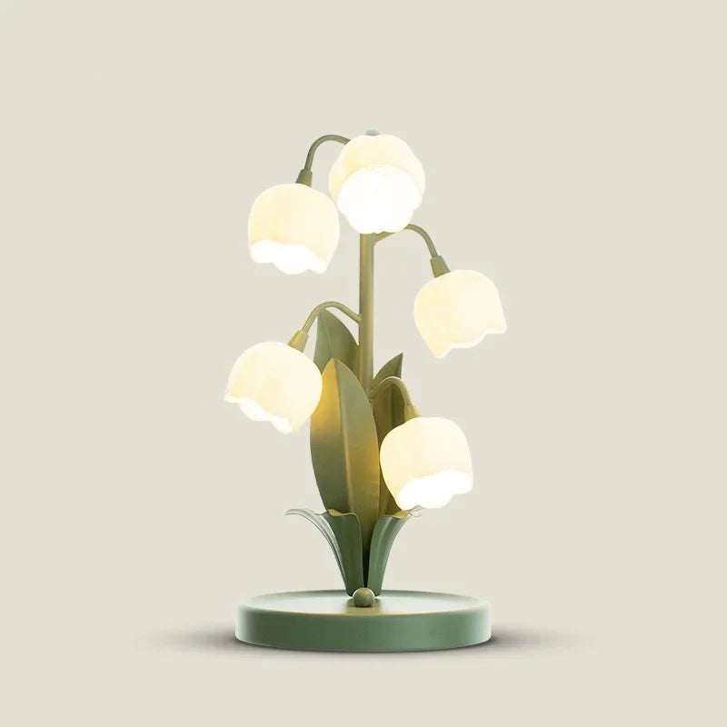 LumeBlossom – LED Table Lamp in Flower Shape with Scandinavian Design