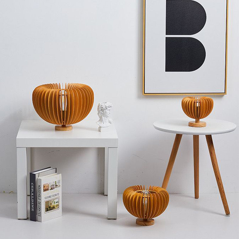 PumpkinGlow - Candeeiro de Mesa em Madeira com Iluminação LED em Estilo Rústico