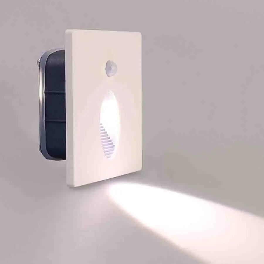 LumiStep – Iluminação de Armadilha LED com Sensor de Movimento – Poupa Energia, Automática e Resistente às Intempéries