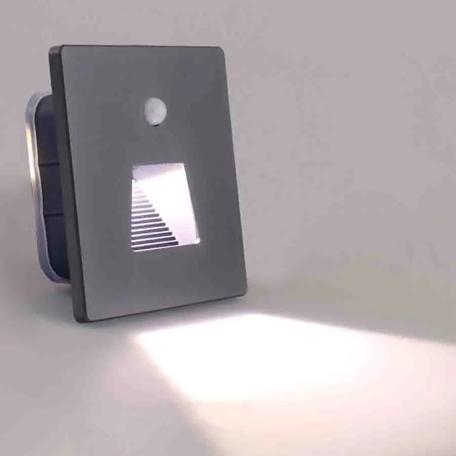 LumiStep – Iluminação de Armadilha LED com Sensor de Movimento – Poupa Energia, Automática e Resistente às Intempéries