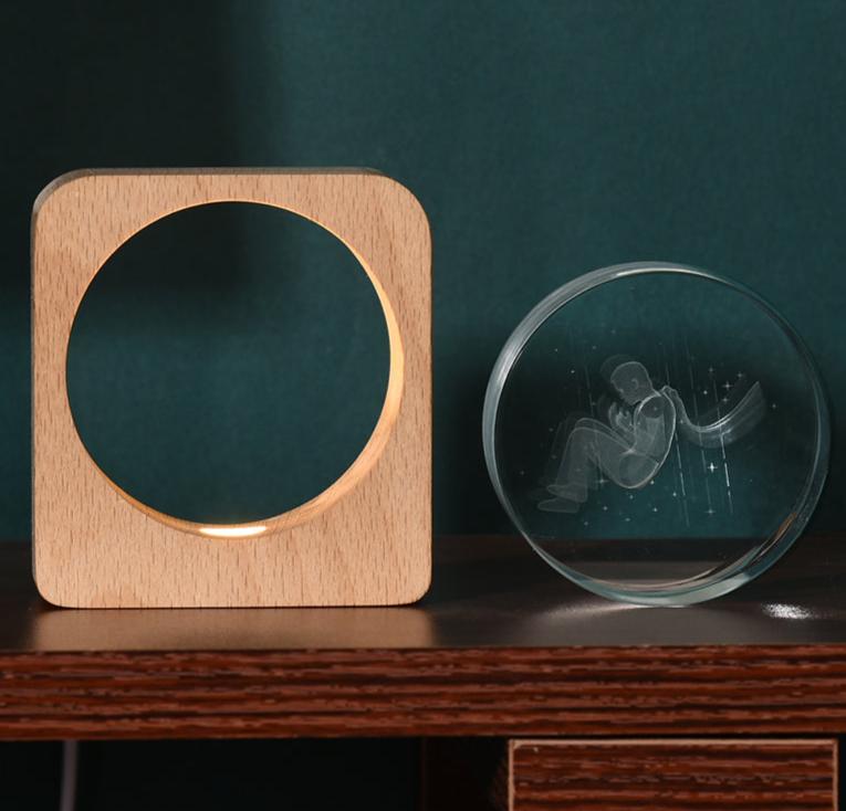 LumiWood - Lámpara nocturna de madera 3D con grabado y luz LED cálida
