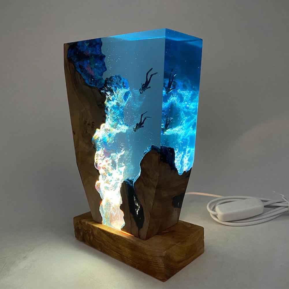 OceanGlow - Lampada da tavolo subacquea LED Ocean Diver – Lampada in legno epossidico con design marittimo