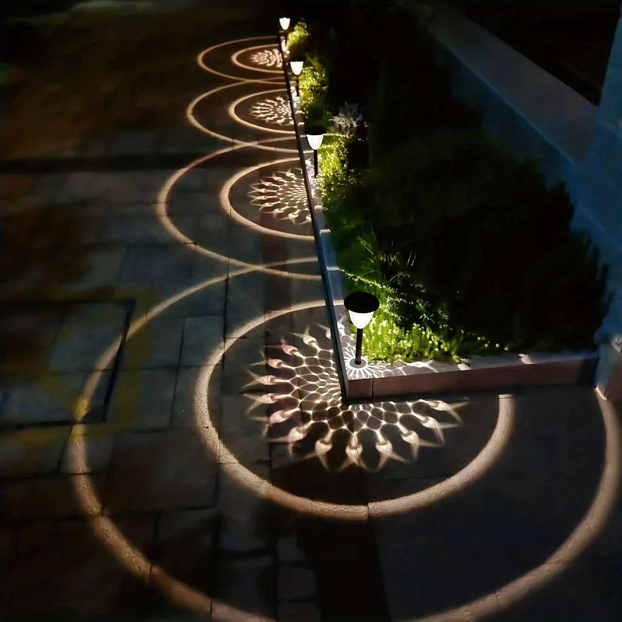 SolarGlow - 4 Stuks Zonne-Tuinlampen met 7 Kleurverloop voor Buiten