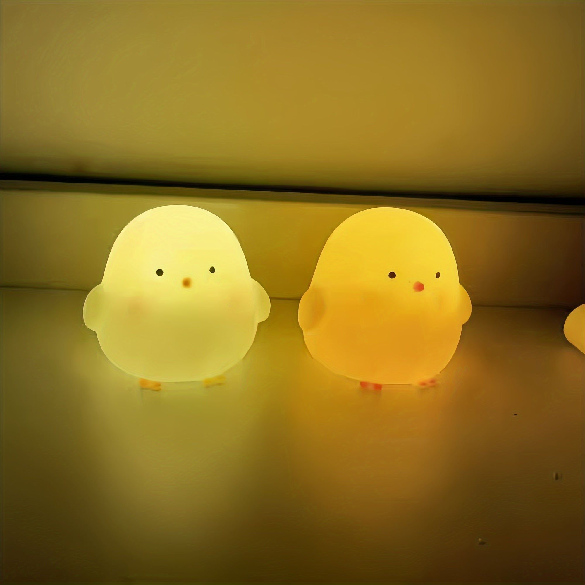 LumiKuiken - Lampada da tavolo LED affascinante con luce a misura d'occhio