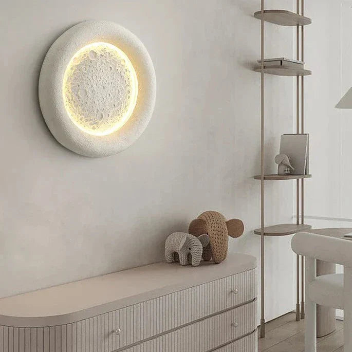LumiLuxe – Elegant Round Resin Wall Lamp
