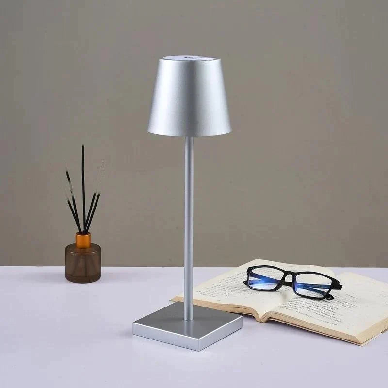 Lampada da tavolo wireless con illuminazione dimmerabile