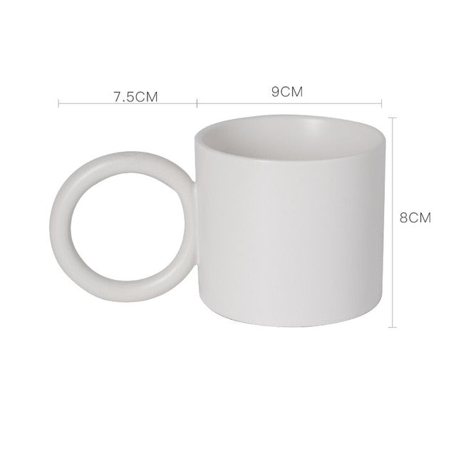 Taza minimalista de porcelana