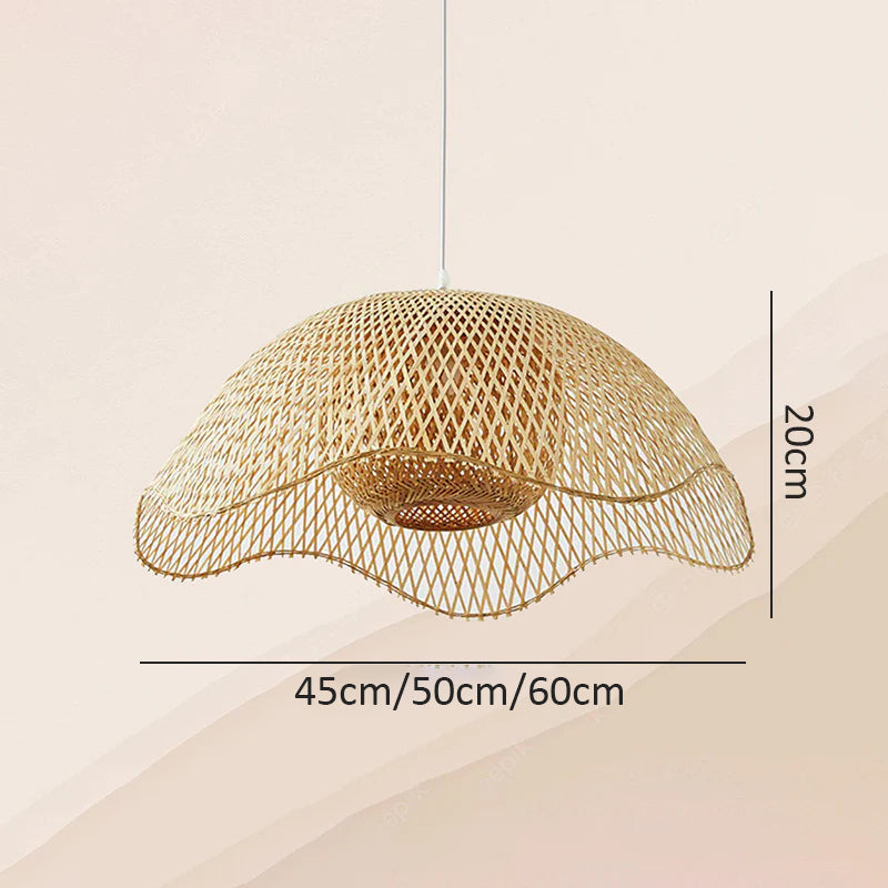 Lampada a sospensione in bambù fatta a mano