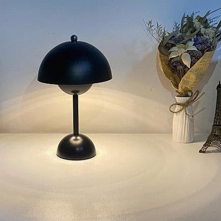 Candeeiro de Mesa Bud LED - Decoração Moderna