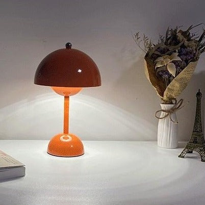 Candeeiro de Mesa Bud LED - Decoração Moderna