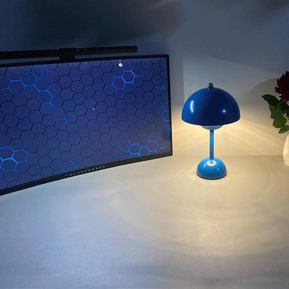 Candeeiro de Mesa Bud LED - Decoração Moderna