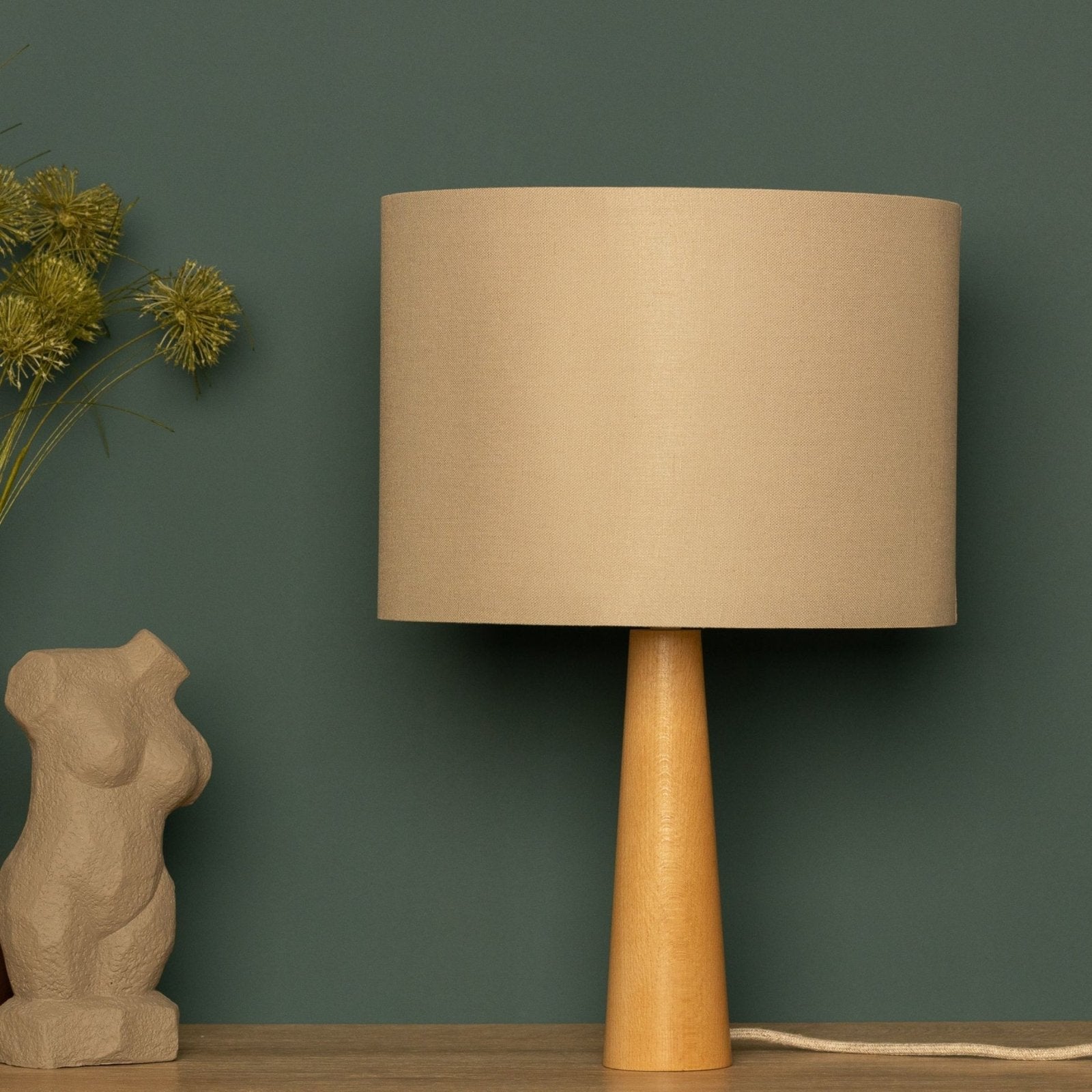 NordicGlow - Candeeiro de Mesa Minimalista em Madeira com Abajur de Tecido para Sala de Estar e Quarto