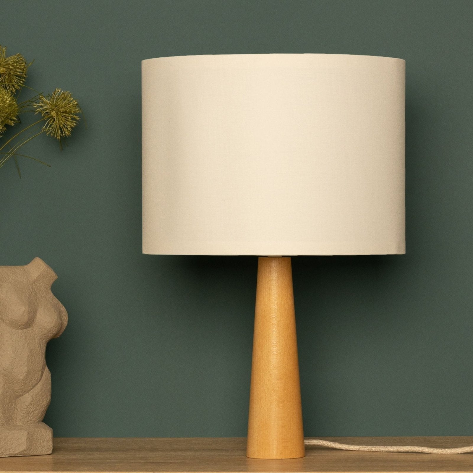 NordicGlow - Candeeiro de Mesa Minimalista em Madeira com Abajur de Tecido para Sala de Estar e Quarto