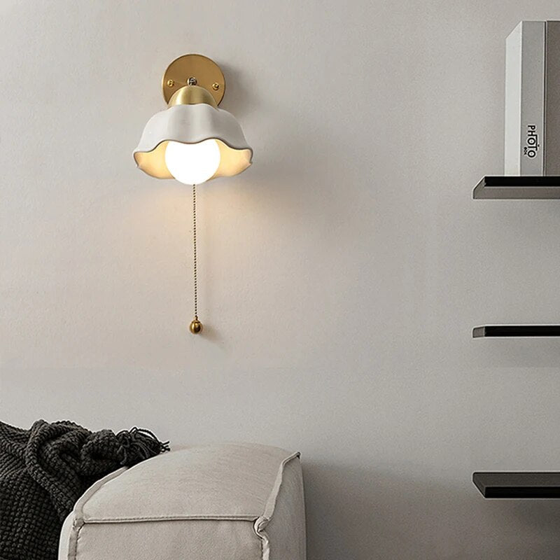 CosmicCrescent – Candeeiro de Parede Moderno com Iluminação Ambiente